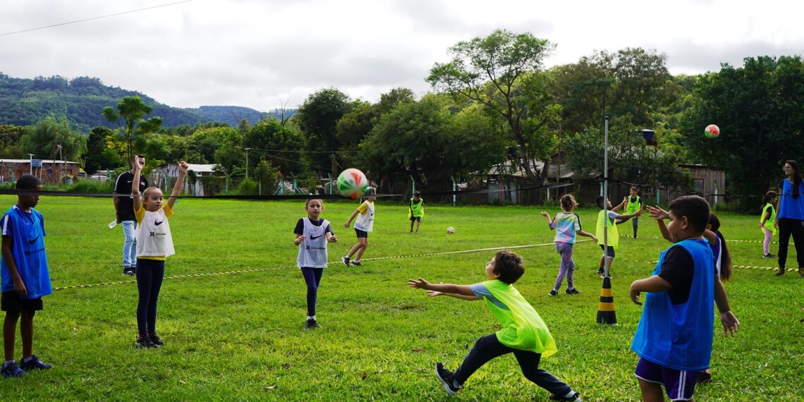 Esporte na Rua reúne cerca de 250 crianças campo-bonenses