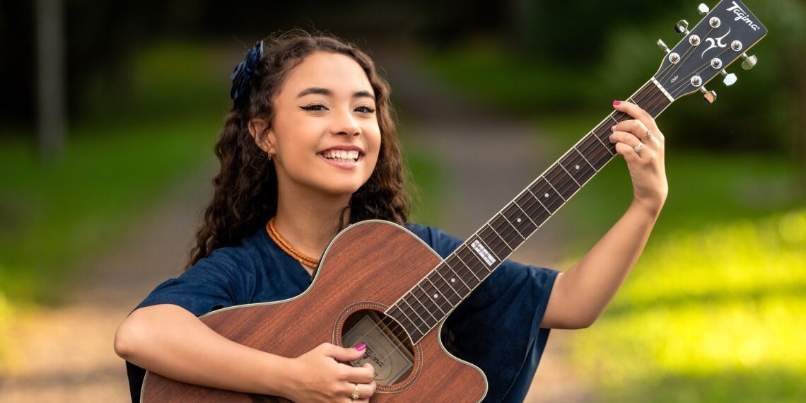Luiza Barbosa mostra própria essência no lançamento de seu primeiro álbum