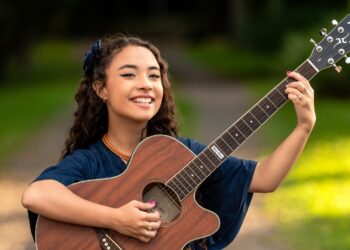 Luiza Barbosa mostra própria essência no lançamento de seu primeiro álbum