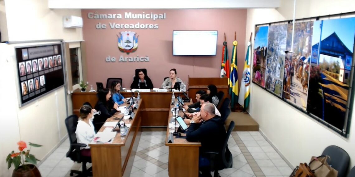 Revisão geral dos servidores na sessão de vereadores de Araricá