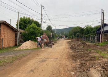 Prefeitura de Nova Hartz pavimenta rua Borges de Medeiros