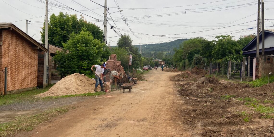 Prefeitura de Nova Hartz pavimenta rua Borges de Medeiros