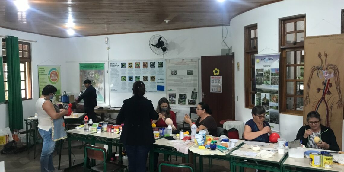 Cemeam realiza cursos de artesanato em porongos