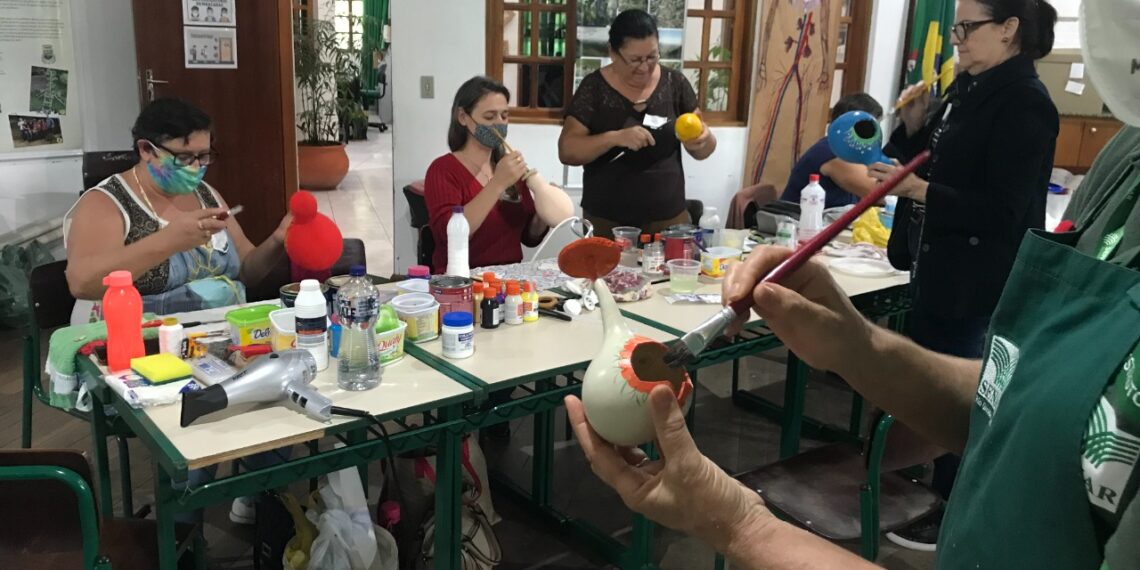 Cemeam realiza cursos de artesanato em porongos
