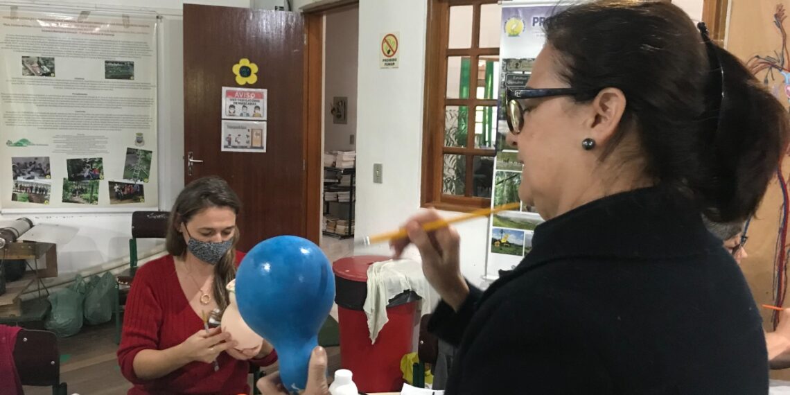 Cemeam realiza cursos de artesanato em porongos