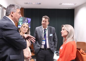 Luciano Orsi e Gênifer Engers participam do segundo dia da Marcha Municipalista