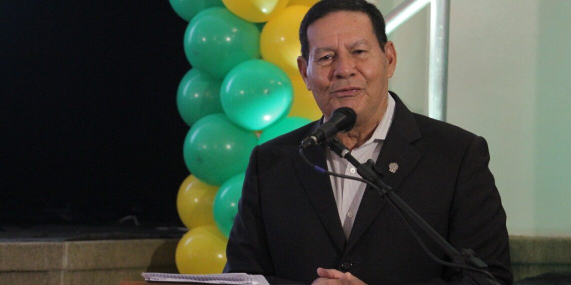 Vice-presidente Hamilton Mourão avalia indulto concedido por Bolsonaro a deputado