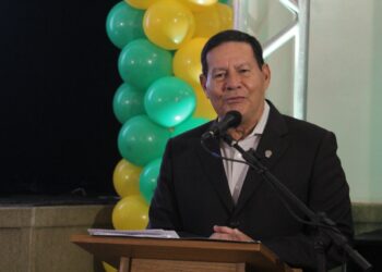 Vice-presidente Hamilton Mourão avalia indulto concedido por Bolsonaro a deputado
