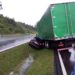 Carro quase é prensado por caminhão na RS-239, em Nova Hartz