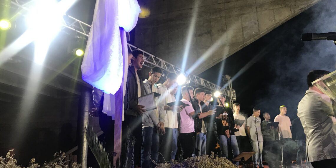 Celebração de Páscoa emociona e encanta público em Campo Bom