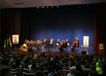 Alunos de Sapiranga prestigiam concerto didático no Centro de Cultura