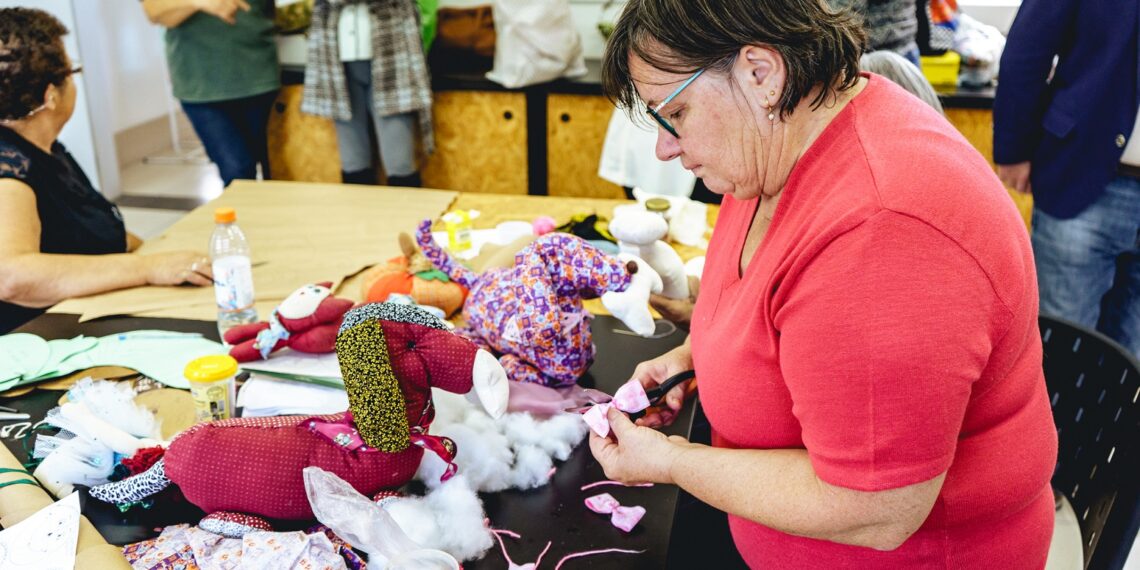 Casa do Artesão realiza cursos de bordado à mão e patchwork nesta semana em Campo Bom