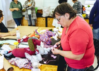 Casa do Artesão realiza cursos de bordado à mão e patchwork nesta semana em Campo Bom