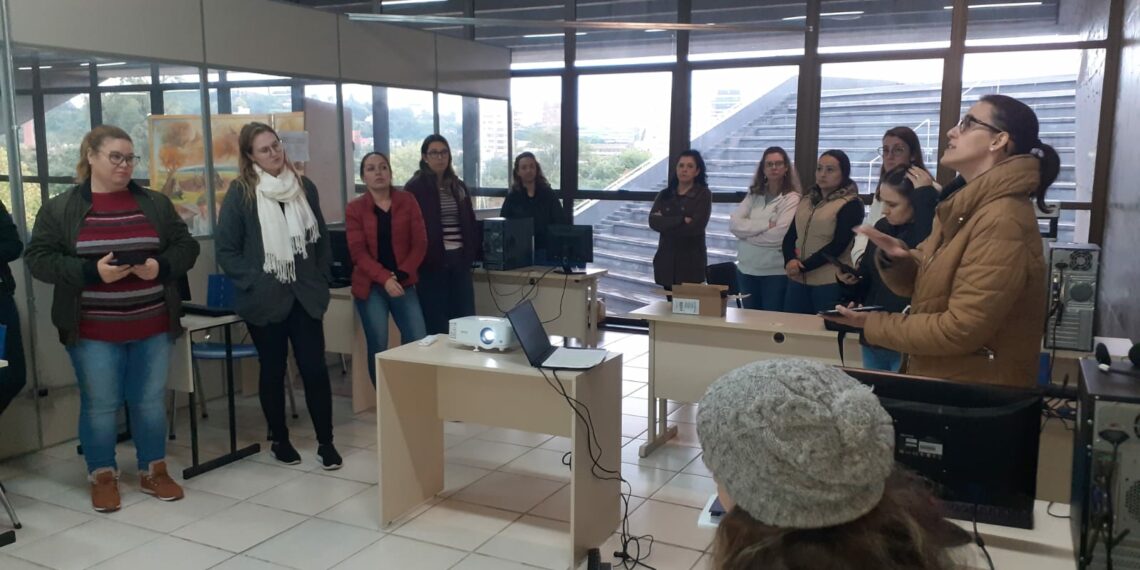 Professores de Campo Bom participam de encontro do Projeto Leitura