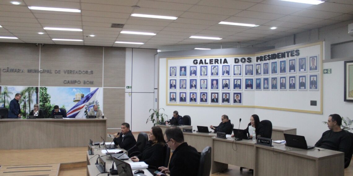 Vereadores campo-bonenses aprovam requerimentos e projetos de lei