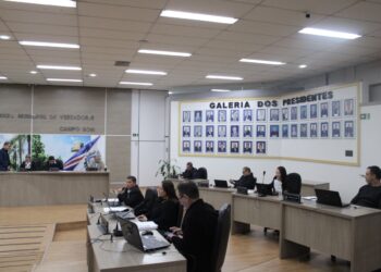 Vereadores campo-bonenses aprovam requerimentos e projetos de lei
