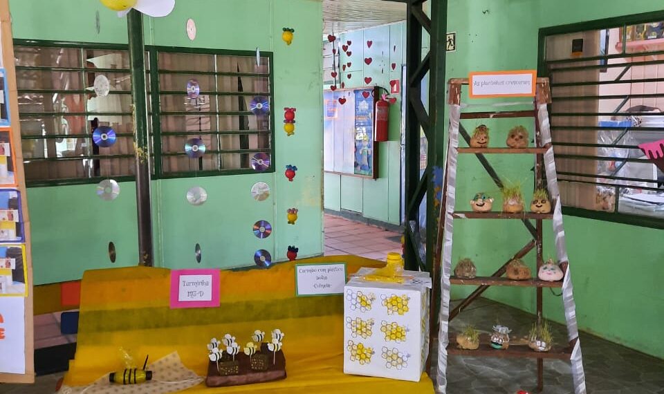 Exposição de trabalhos na UEI Dr. Décio em Sapiranga
