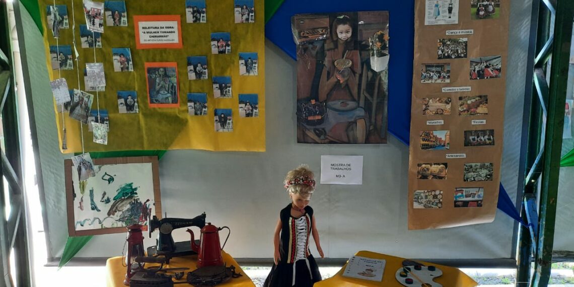 Exposição de trabalhos na UEI Dr. Décio em Sapiranga