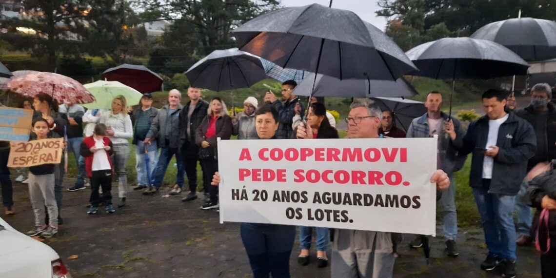 Protesto cobra do Judiciário rapidez em análise do caso Coopermovi