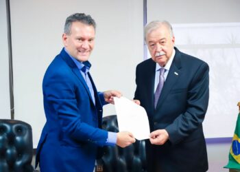 Dalciso entrega relatório da Comissão da Indústria na Fiergs