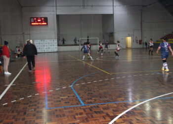 Equilíbrio marca a primeira rodada do Campeonato Municipal de Futsal Feminino de Campo Bom