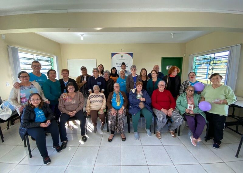 Biblioteca Pública de Sapiranga promove hora do conto para grupos de convivência dos CRAS