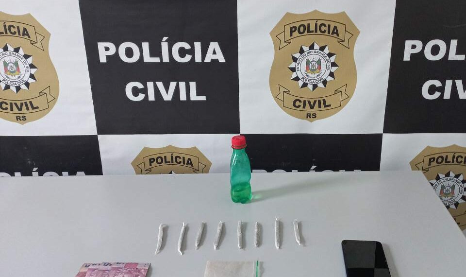 Homem é preso e menor de idade é apreendido por tráfico de drogas em Nova Hartz