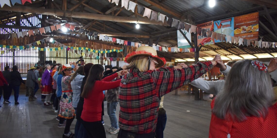 CRAS de Nova Hartz promove festa junina no CTG Querência
