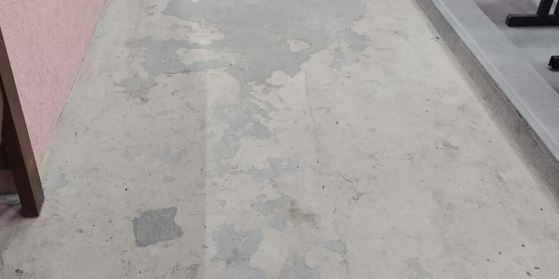Vereadoras de Araricá constatam goteiras no Centro de Cultura