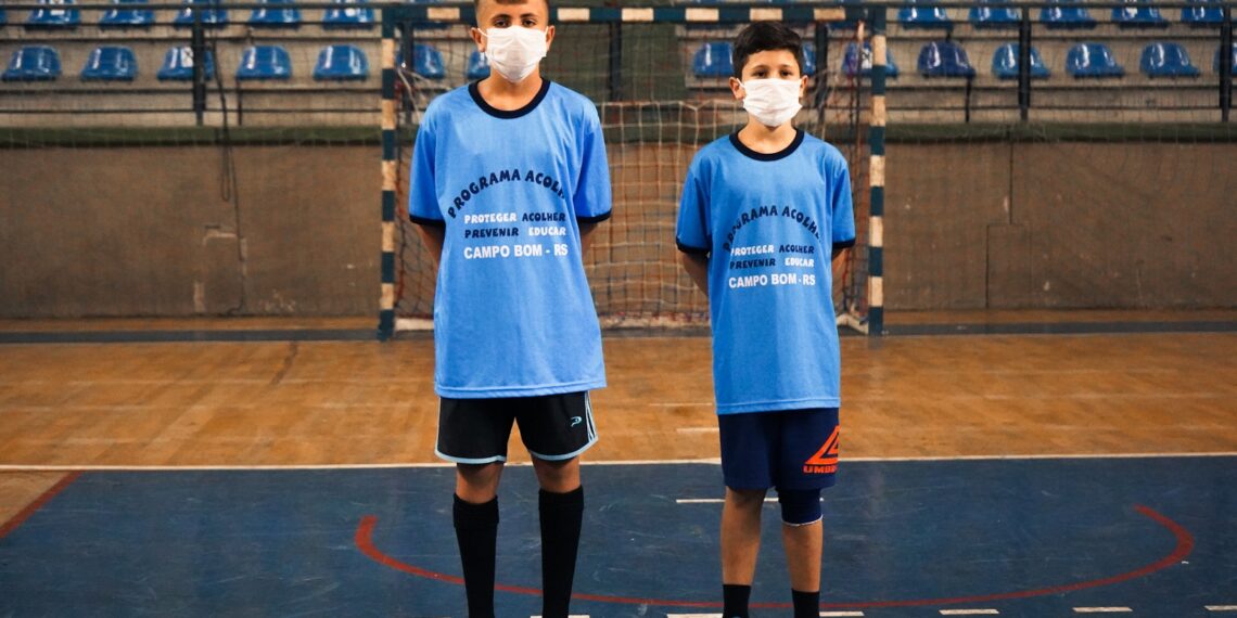 Dois alunos do Programa Acolher jogam pela seleção gaúcha de futsal