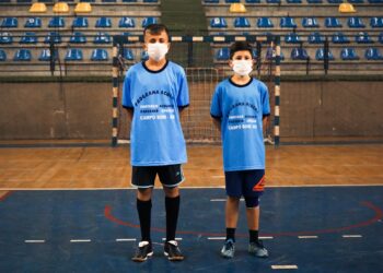 Dois alunos do Programa Acolher jogam pela seleção gaúcha de futsal