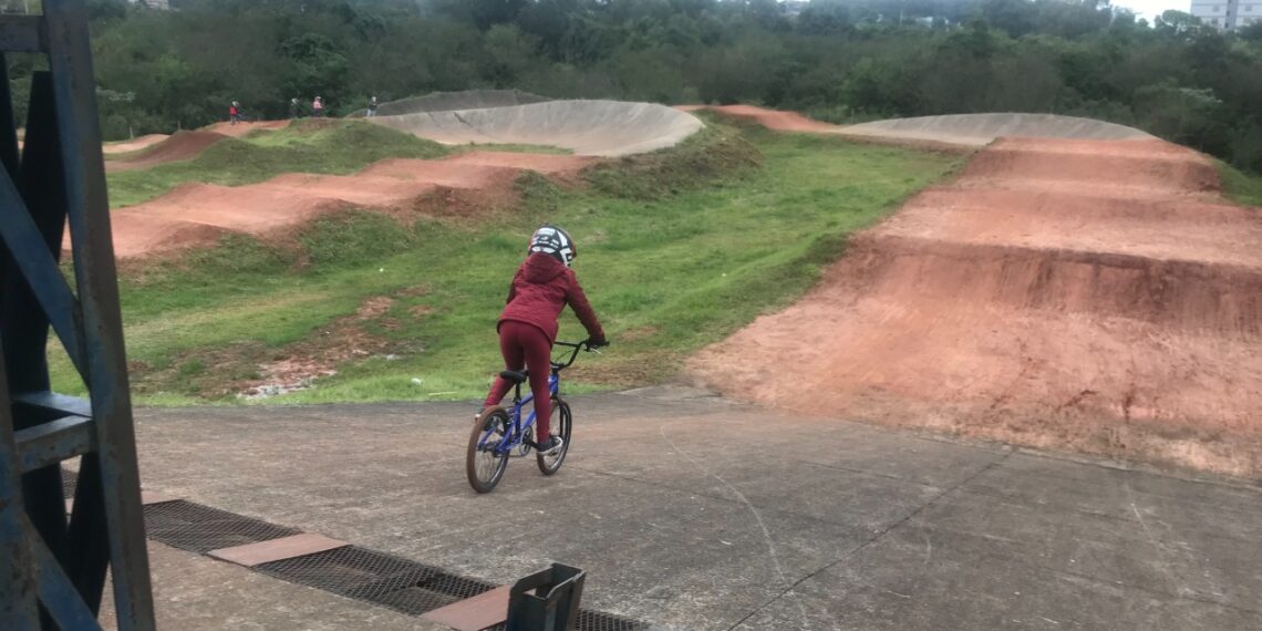 Aulas de bicicross na escola 28 de Fevereiro já têm mais de 30 alunos