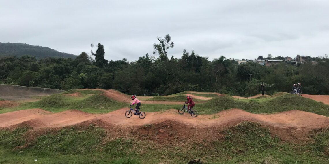 Aulas de bicicross na escola 28 de Fevereiro já têm mais de 30 alunos