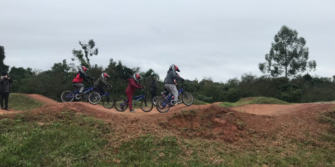 Aulas de bicicross na escola 28 de Fevereiro já têm mais de 30 alunos