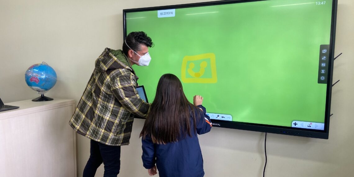 Campo Bom adquire uma nova geração de telas interativas para escolas de ensino fundamental