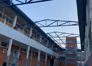 Em Nova Hartz, Escola Primavera recebe cobertura em parte externa