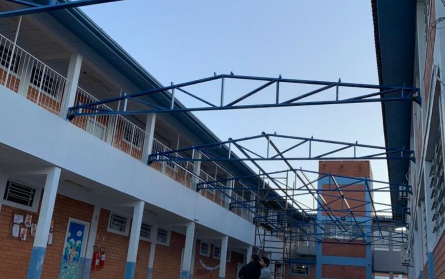 Em Nova Hartz, Escola Primavera recebe cobertura em parte externa