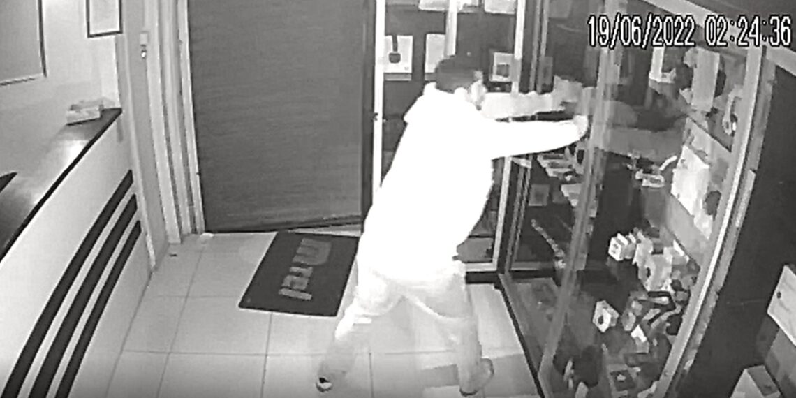 Bandido invade loja de eletrônicos no Centro de Sapiranga e causa prejuízo