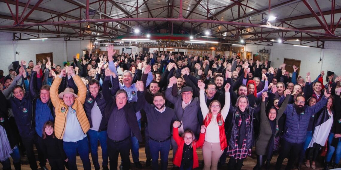 Gabriel Souza, pré-candidato do MDB ao Governo do Estado, participa de evento em Campo Bom