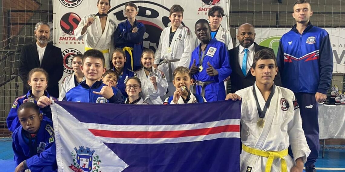 Programa Acolher de Campo Bom é campeão em duas categorias no 1º Circuito Gaba de Judô 2022