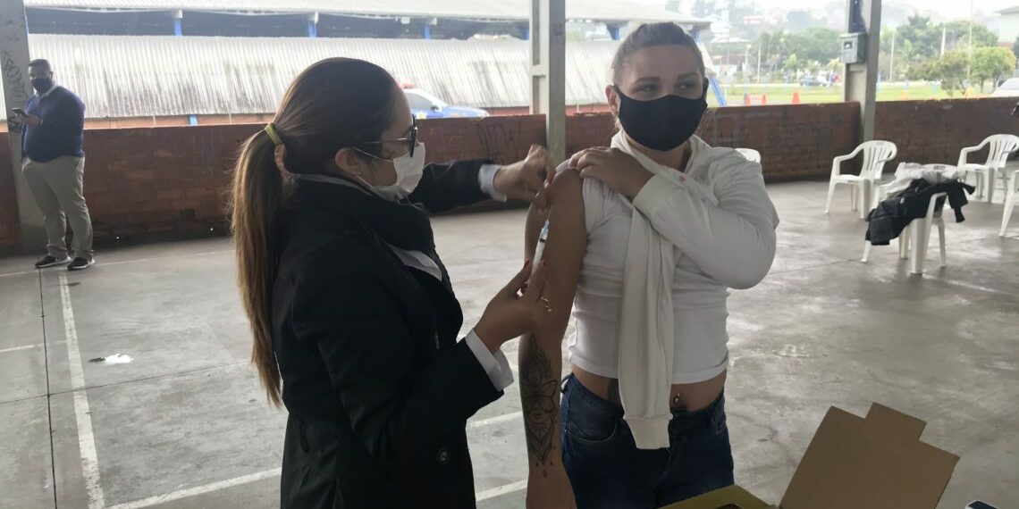 4° dose da vacina contra a Covid-19 está disponível para pessoas acima de 40 anos em Sapiranga