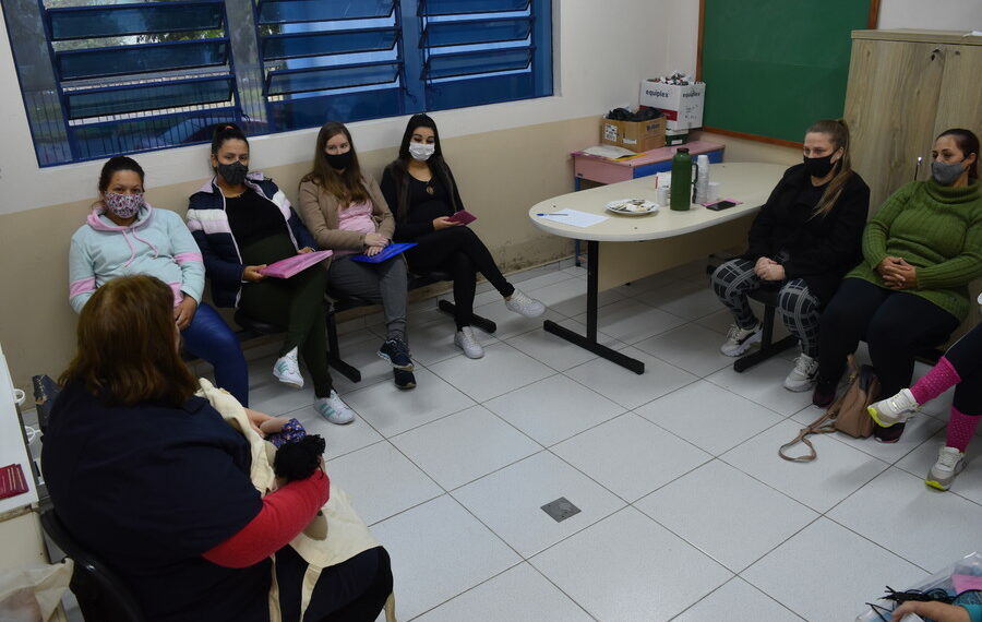 Gestantes atendidas pela rede municipal de saúde participam de roda de conversa em Sapiranga