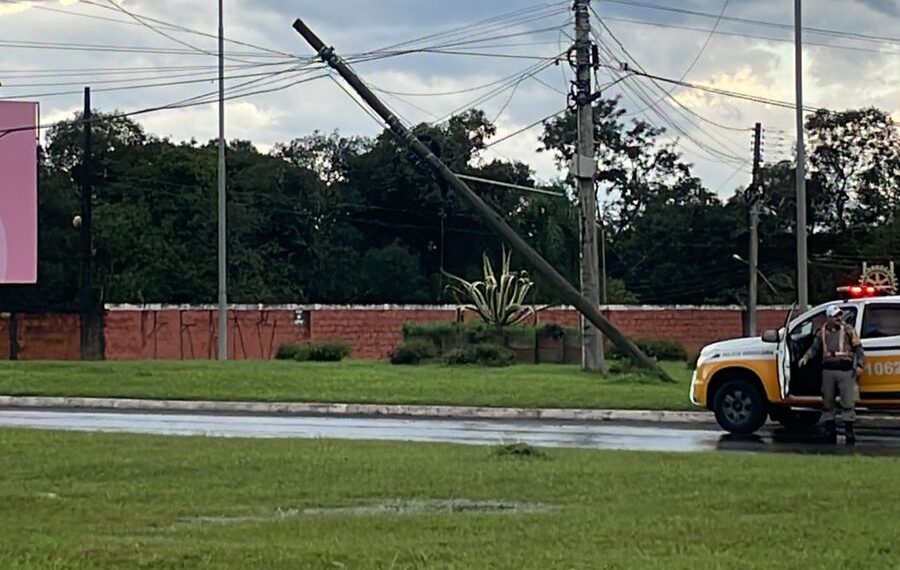 Ventania causa transtornos em Campo Bom