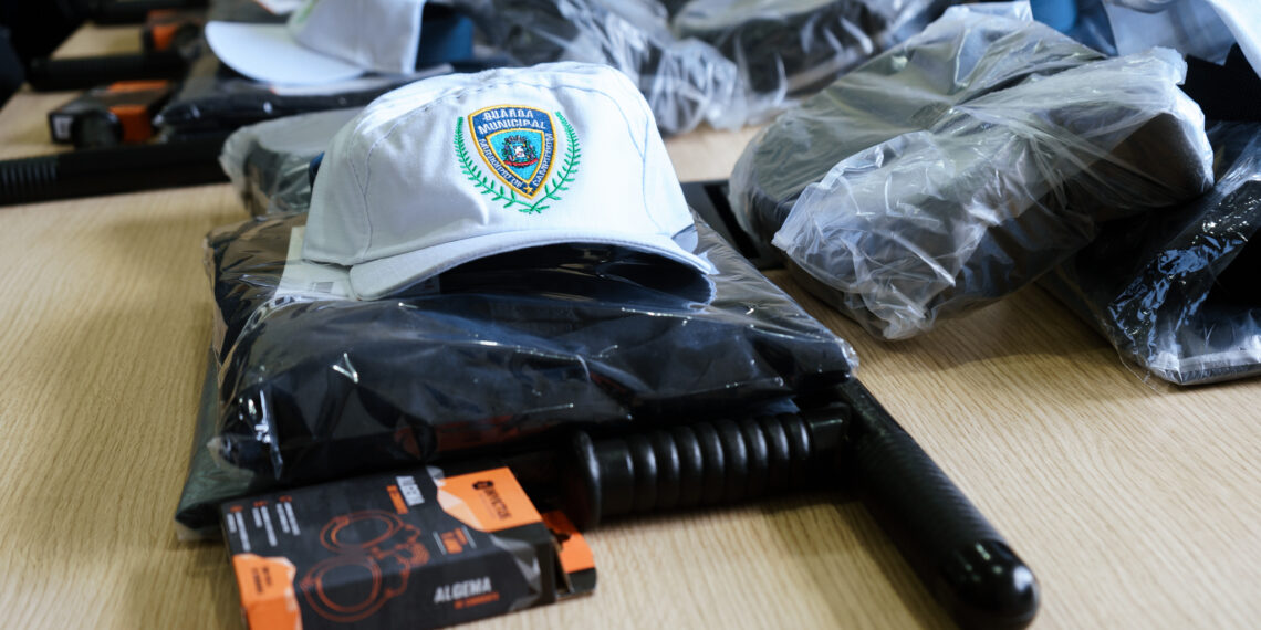 Guardas municipais de Campo Bom recebem uniformes