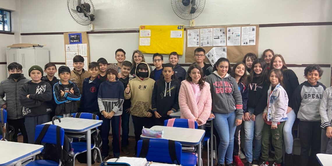 Alunos da EMEF São Carlos publicam jornal em atividade de Língua Portuguesa
