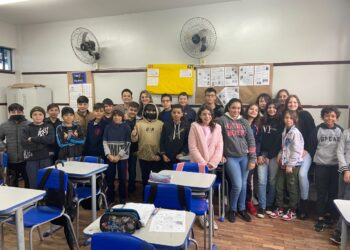 Alunos da EMEF São Carlos publicam jornal em atividade de Língua Portuguesa