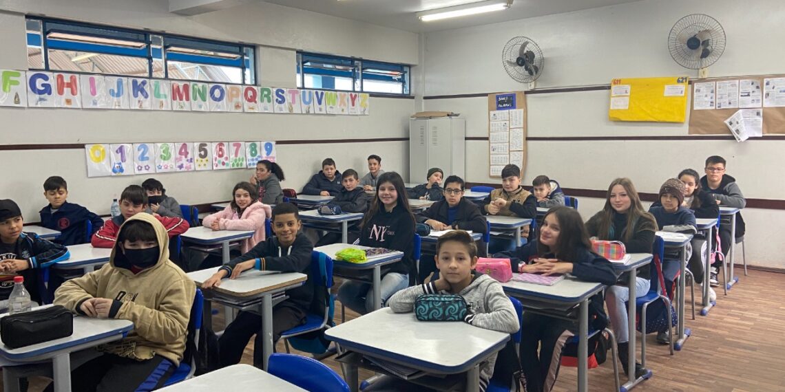 Alunos da EMEF São Carlos publicam jornal em atividade de Língua Portuguesa