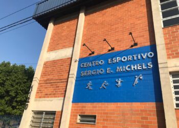 Escola de Sapiranga homenageia ex-diretor em nomeação de ginásio