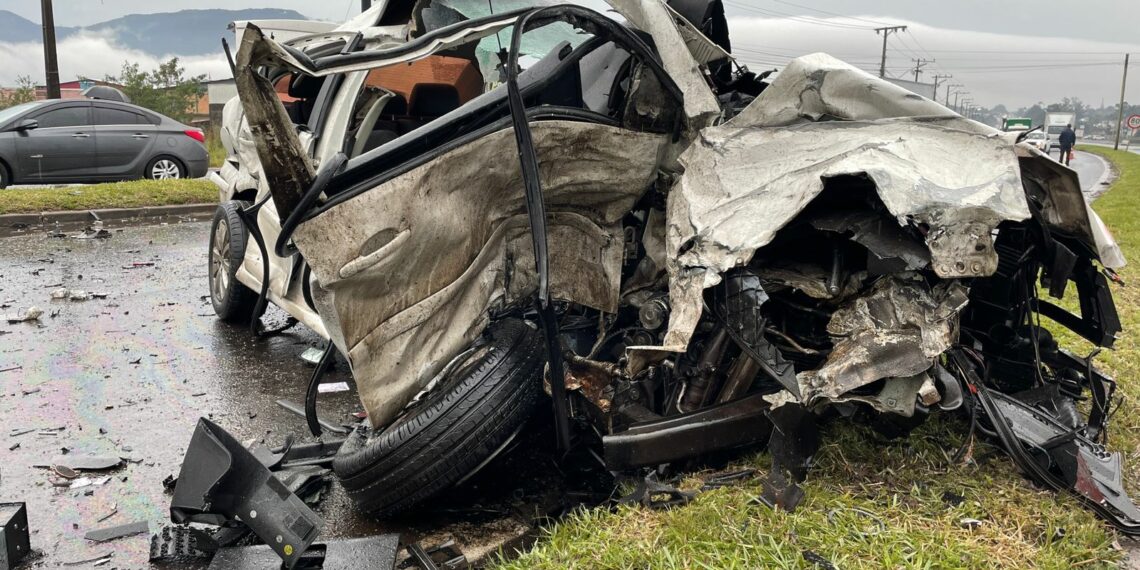 Grave acidente com quatro veículos deixa motorista ferido e congestionamento na RS-239