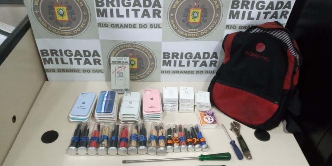 Dupla de arrombadores é presa invadindo loja no Centro de Sapiranga